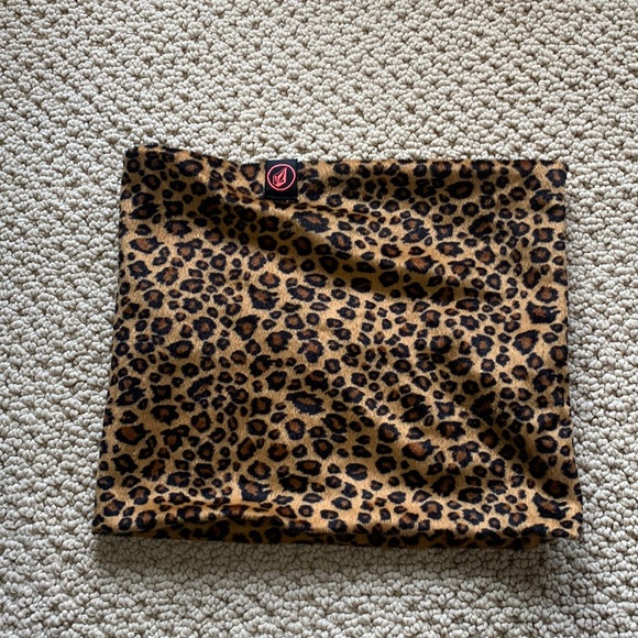 Volcom Accessories - Leopard Print Neck Warmer